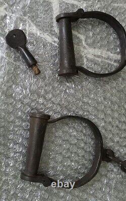 Vintage Ball Handcuffs With Iron Ball Handcuffs Antique Style Shackles-Props