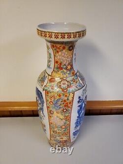Réplique de vase antique d'inspiration asiatique de grande taille, mesurant 23 pouces de hauteur.