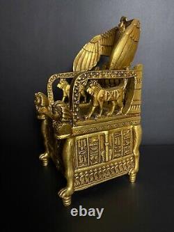 Réplique du trône du roi TOUTANKHAMON en tant que boîte à bijoux et incroyable feuille d'or