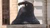 Réplique Endommagée De La Liberty Bell De 1890 Dans Le Centre-ville Historique Du Comté De Hill à Hillsboro, Texas