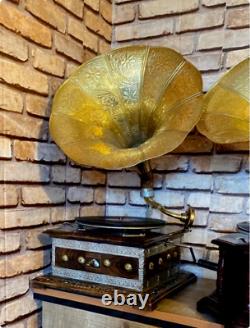 Réplique fonctionnelle d'un ancien gramophone HMV avec broderies vintage en cadeau